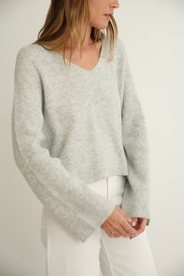 V Neck Cropped Sweater - Almina Concept 